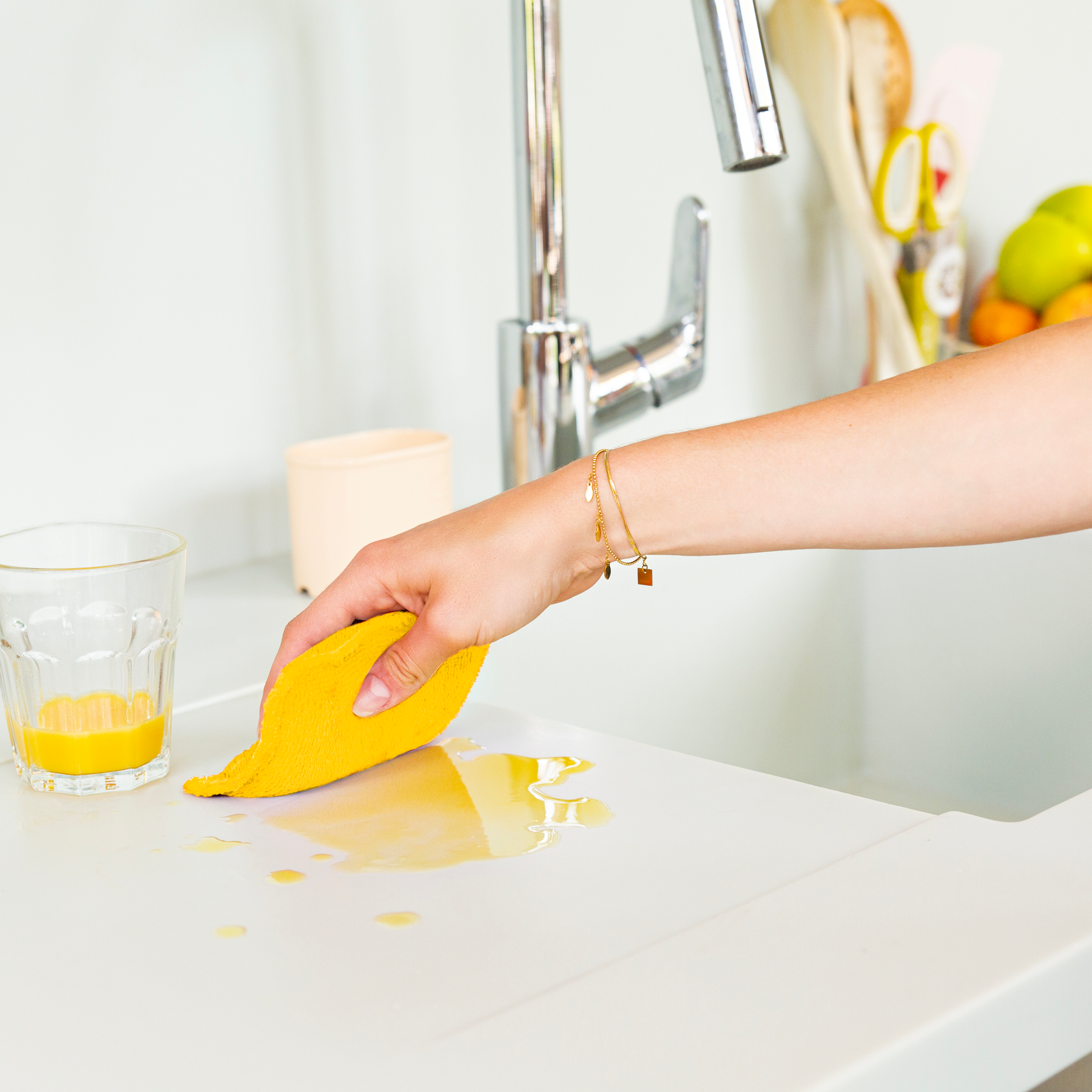 Eponge lavable double absorption jaune avec étui
