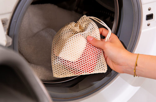 Comment nettoyer une éponge réutilisable ?